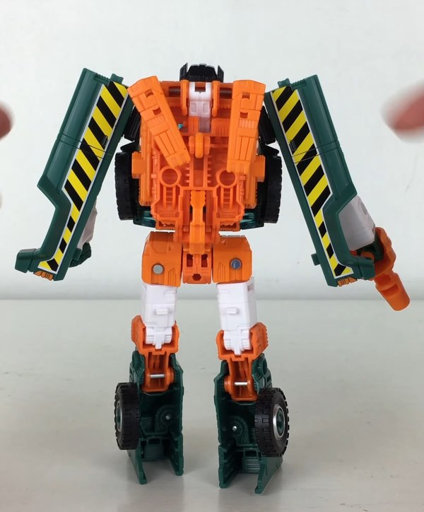 Transformers Earthrise Hoist Video Review And Images 02 (2 of 12)